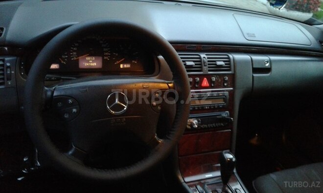 Mercedes E 270 2001, 241,000 km - 2.7 l - Qax
