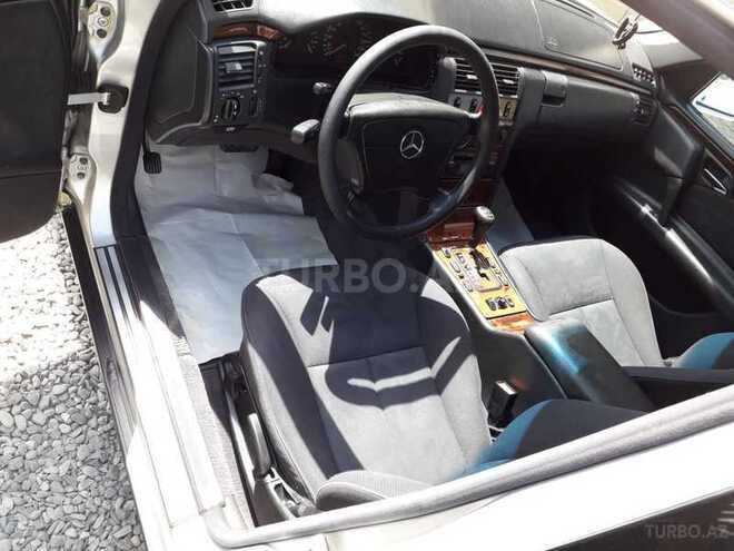 Mercedes E 240 1999, 267,391 km - 2.4 l - Bakı