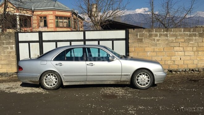 Mercedes E 270 2000, 354,000 km - 2.7 l - Balakən