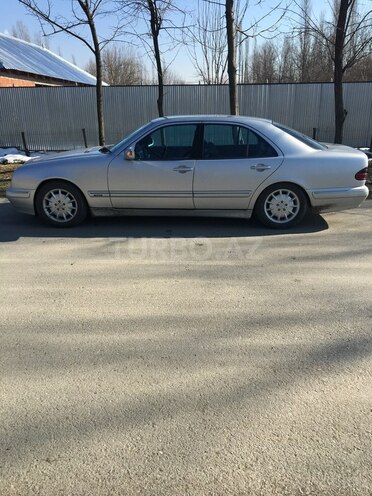 Mercedes E 270 2000, 354,000 km - 2.7 l - Balakən