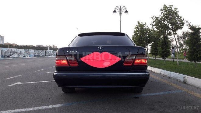 Mercedes E 240 2001, 199,000 km - 2.4 l - Sumqayıt