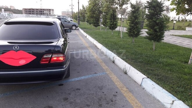 Mercedes E 240 2001, 199,000 km - 2.4 l - Sumqayıt