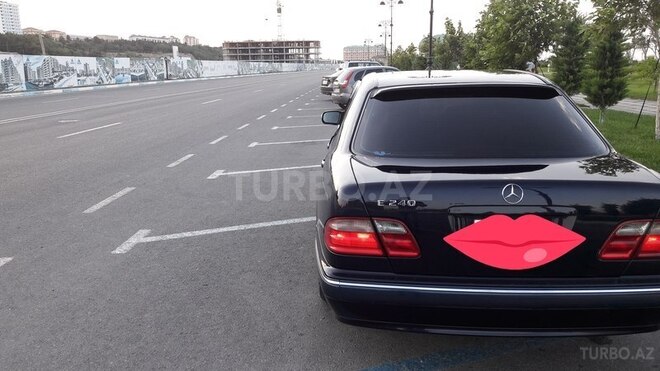 Mercedes E 240 2001, 199,000 km - 2.4 l - Sumqayıt