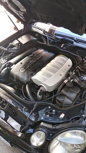 Mercedes E 270 2002, 286,000 km - 2.7 l - Bakı