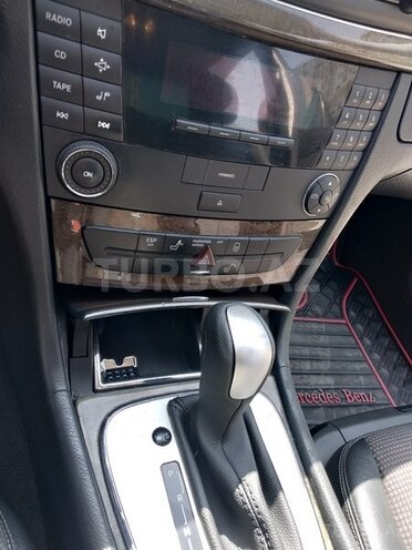 Mercedes E 270 2002, 286,000 km - 2.7 l - Bakı