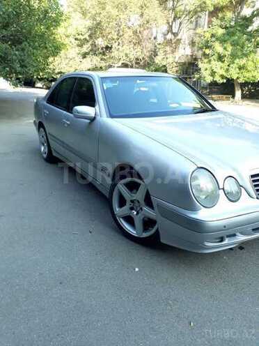 Mercedes E 220 1999, 293,000 km - 2.2 l - Bakı