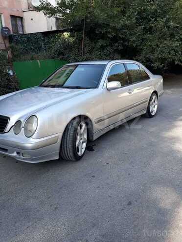 Mercedes E 220 1999, 293,000 km - 2.2 l - Bakı