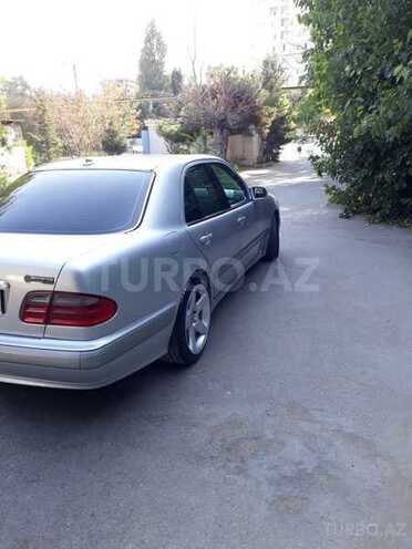 Mercedes E 220 1999, 293,000 km - 2.2 l - Bakı