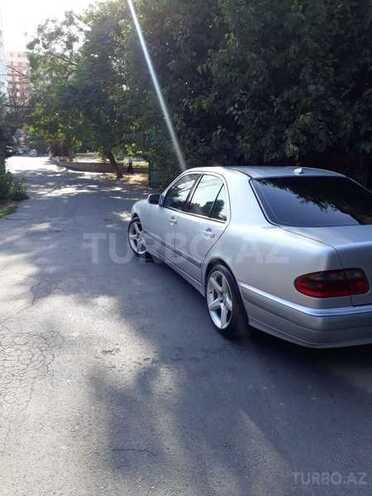 Mercedes E 220 1999, 293,000 km - 2.2 l - Bakı