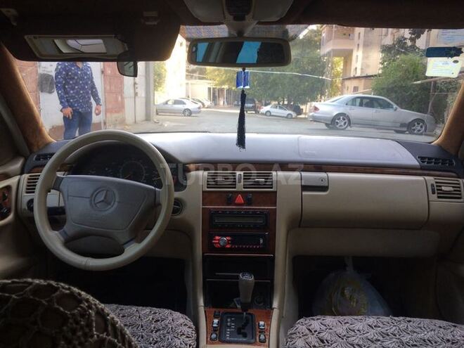 Mercedes E 320 1998, 270,000 km - 3.2 л - Bakı
