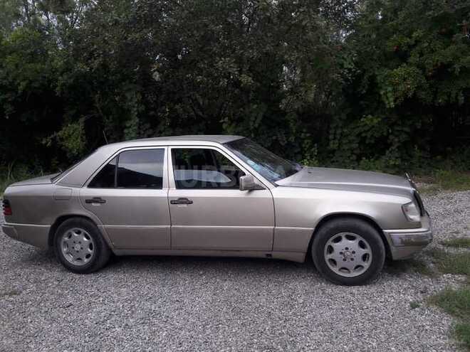 Mercedes E 250 1988, 147,800 km - 2.5 l - Bərdə