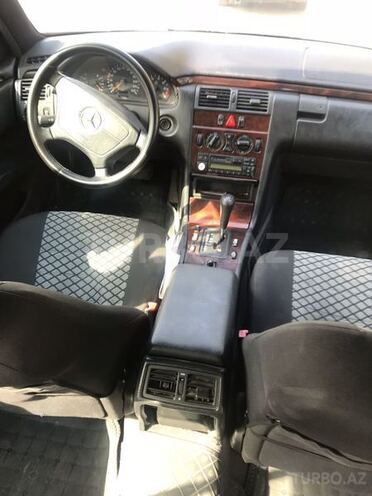 Mercedes E 230 1998, 211,000 km - 2.3 л - Bakı