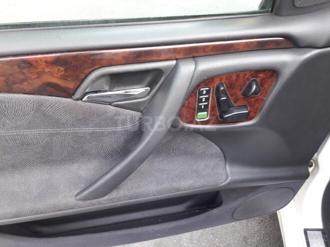 Mercedes E 240 2001, 215,000 km - 2.6 l - Bakı
