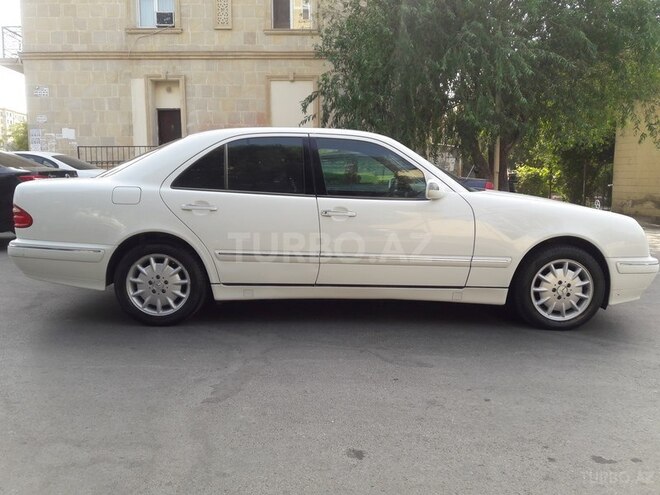 Mercedes E 240 2001, 215,000 km - 2.6 l - Bakı