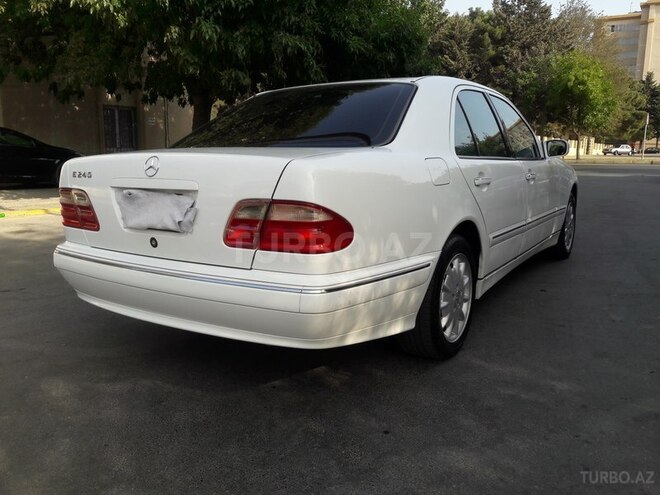 Mercedes E 240 2001, 215,000 km - 2.6 l - Bakı