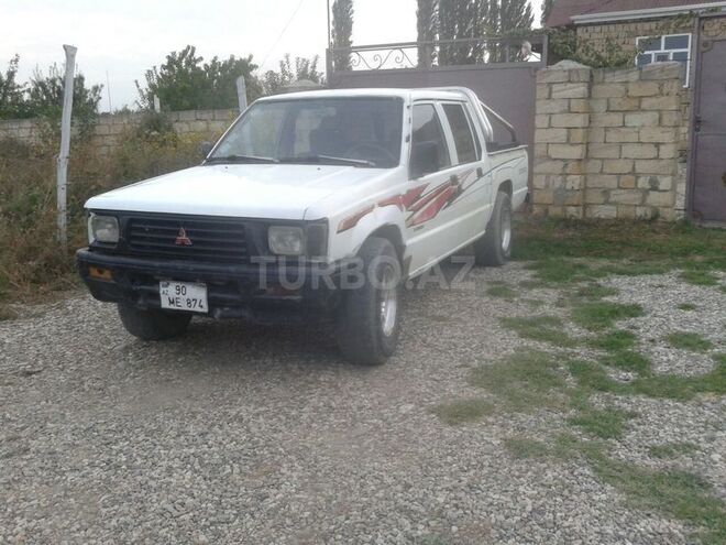 Mitsubishi L200 1994, 340,000 km - 2.5 l - Xudat