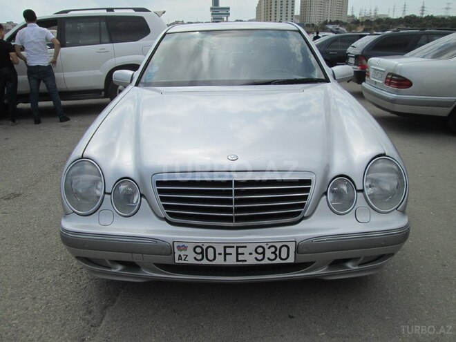 Mercedes E 220 2001, 299,000 km - 2.2 l - Bakı
