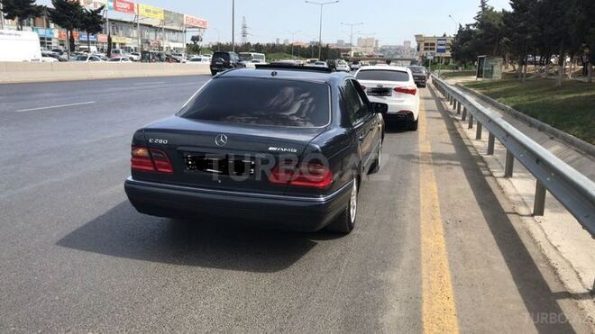 Mercedes E 280 1999, 230,000 km - 2.8 l - Bakı