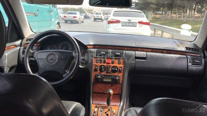 Mercedes E 280 1999, 230,000 km - 2.8 l - Bakı