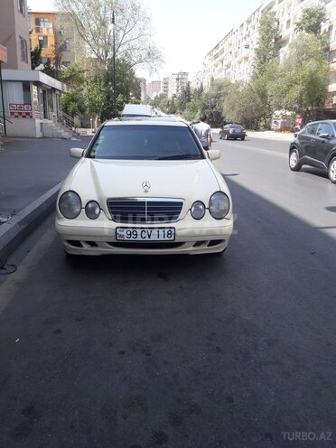 Mercedes E 220 2001, 273,200 km - 2.2 л - Bakı