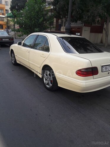 Mercedes E 220 2001, 273,200 km - 2.2 л - Bakı