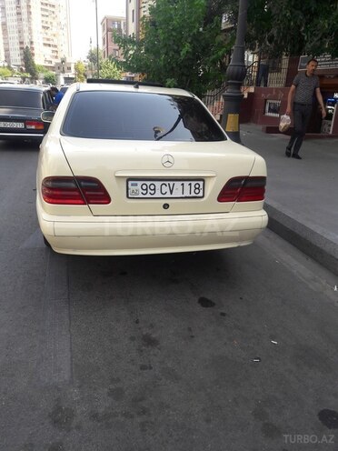 Mercedes E 220 2001, 273,200 km - 2.2 л - Bakı