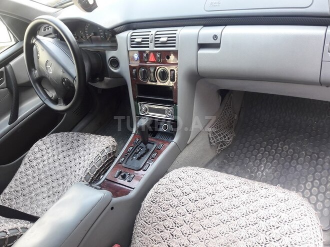 Mercedes E 220 2001, 273,200 km - 2.2 л - Bakı