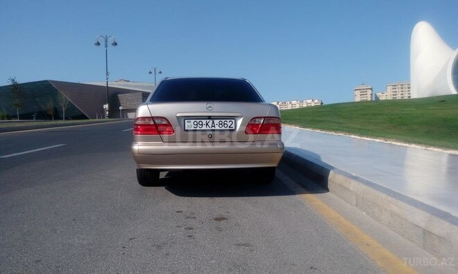 Mercedes E 240 2001, 195,000 km - 2.6 l - Bakı