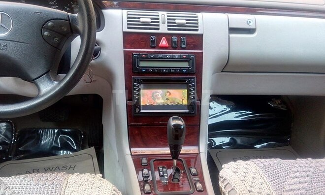 Mercedes E 240 2001, 195,000 km - 2.6 l - Bakı