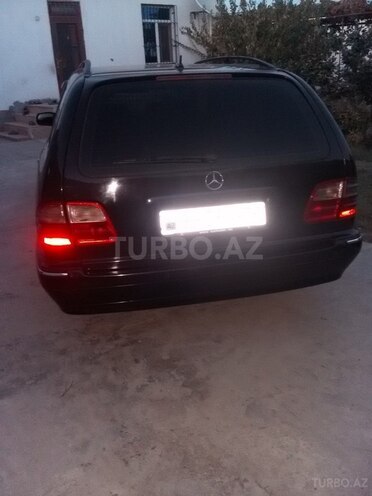 Mercedes E 220 2001, 295,000 km - 0.2 l - Bakı