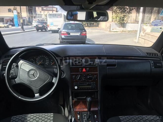Mercedes E 230 1997, 408,000 km - 2.3 l - Bakı