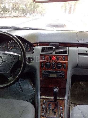 Mercedes E 240 1998, 233,017 km - 2.4 л - Bakı