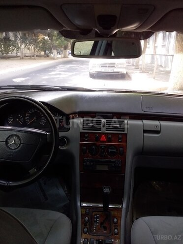 Mercedes E 240 1998, 233,017 km - 2.4 л - Bakı