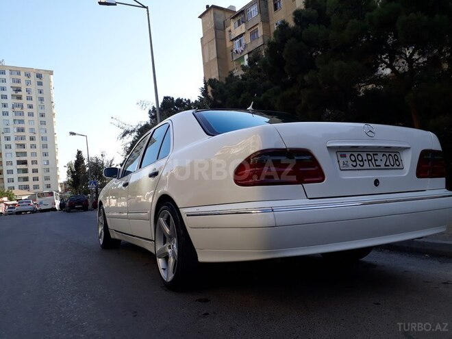 Mercedes E 220 2000, 276,000 km - 2.2 l - Bakı