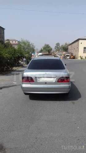 Mercedes E 220 2001, 369,000 km - 2.2 l - Bakı