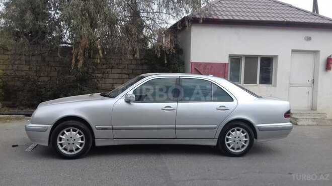 Mercedes E 220 2001, 369,000 km - 2.2 l - Bakı