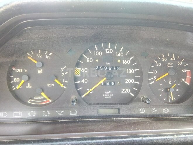 Mercedes E 230 1985, 299,673 km - 2.3 л - İsmayıllı