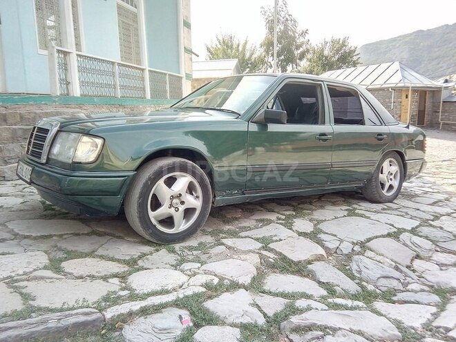 Mercedes E 230 1985, 299,673 km - 2.3 л - İsmayıllı