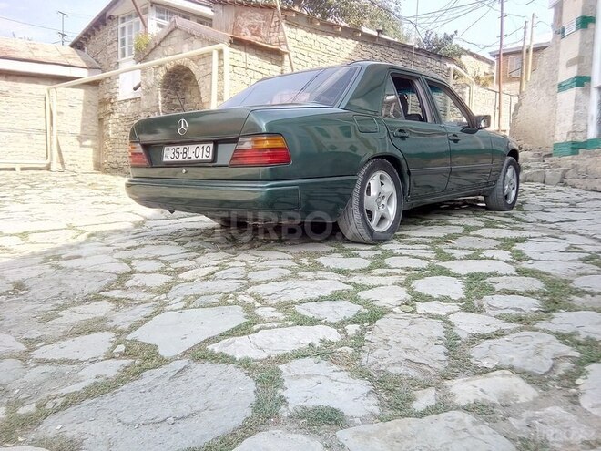 Mercedes E 230 1985, 299,673 km - 2.3 л - İsmayıllı