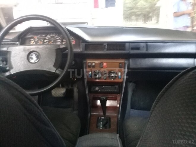 Mercedes E 230 1987, 330,000 km - 2.3 l - Mingəçevir