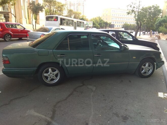 Mercedes E 220 1993, 467,916 km - 0.2 л - Bakı