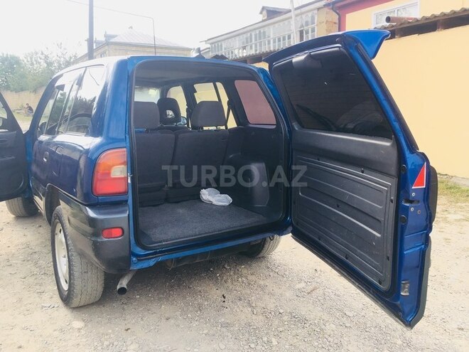 Toyota RAV4 1996, 239,000 km - 2.0 l - Quba