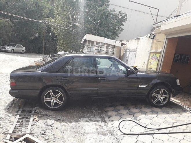 Mercedes E 230 1988, 99,999 km - 2.3 l - Gəncə