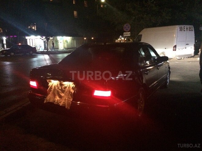 Mercedes E 280 1998, 267,462 km - 2.8 l - Bakı