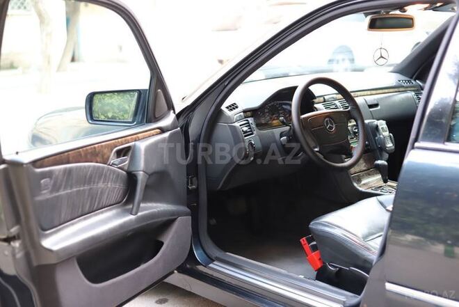 Mercedes E 240 1999, 340,000 km - 2.4 л - Bakı