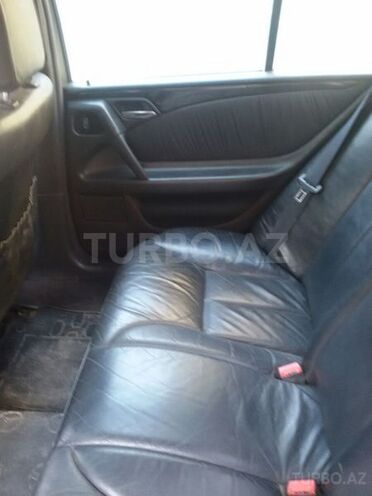 Mercedes E 230 1997, 300,000 km - 2.3 l - Şəmkir