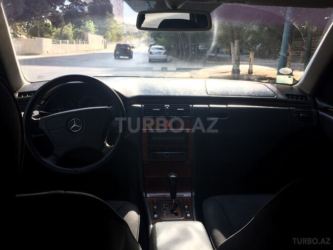 Mercedes E 240 1999, 317,000 km - 2.4 l - Bakı