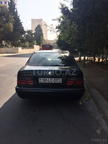 Mercedes E 240 1999, 317,000 km - 2.4 l - Bakı