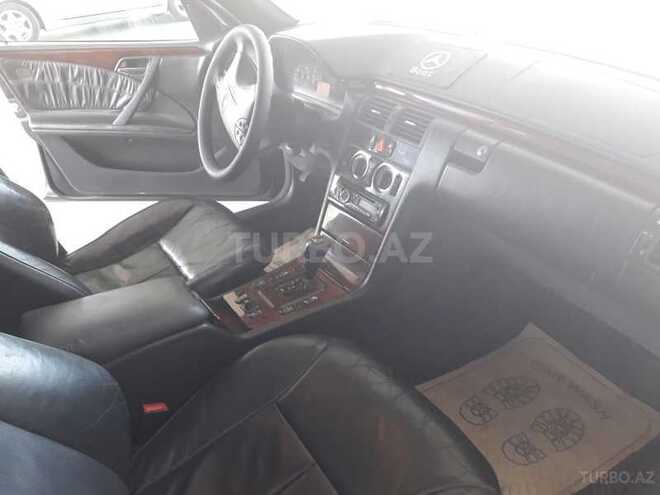 Mercedes E 270 2001, 294,000 km - 2.7 л - Bakı