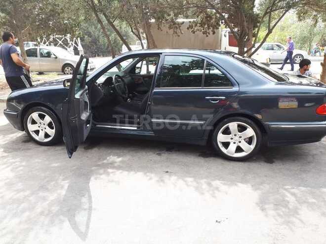 Mercedes E 240 2001, 235,000 km - 2.4 l - Bakı